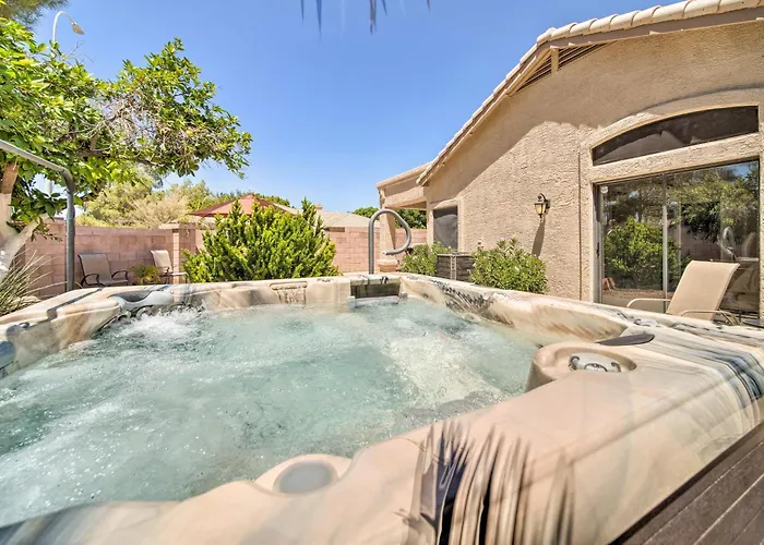 Hot Tub Relaxation & Golfing: Bright Сasa de vacaciones