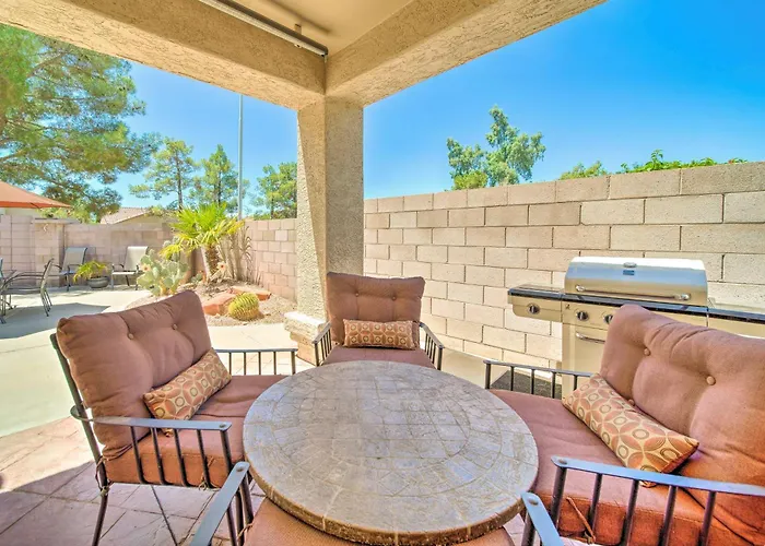Hot Tub Relaxation & Golfing: Bright