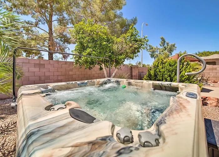Hot Tub Relaxation & Golfing: Bright Сasa de vacaciones *